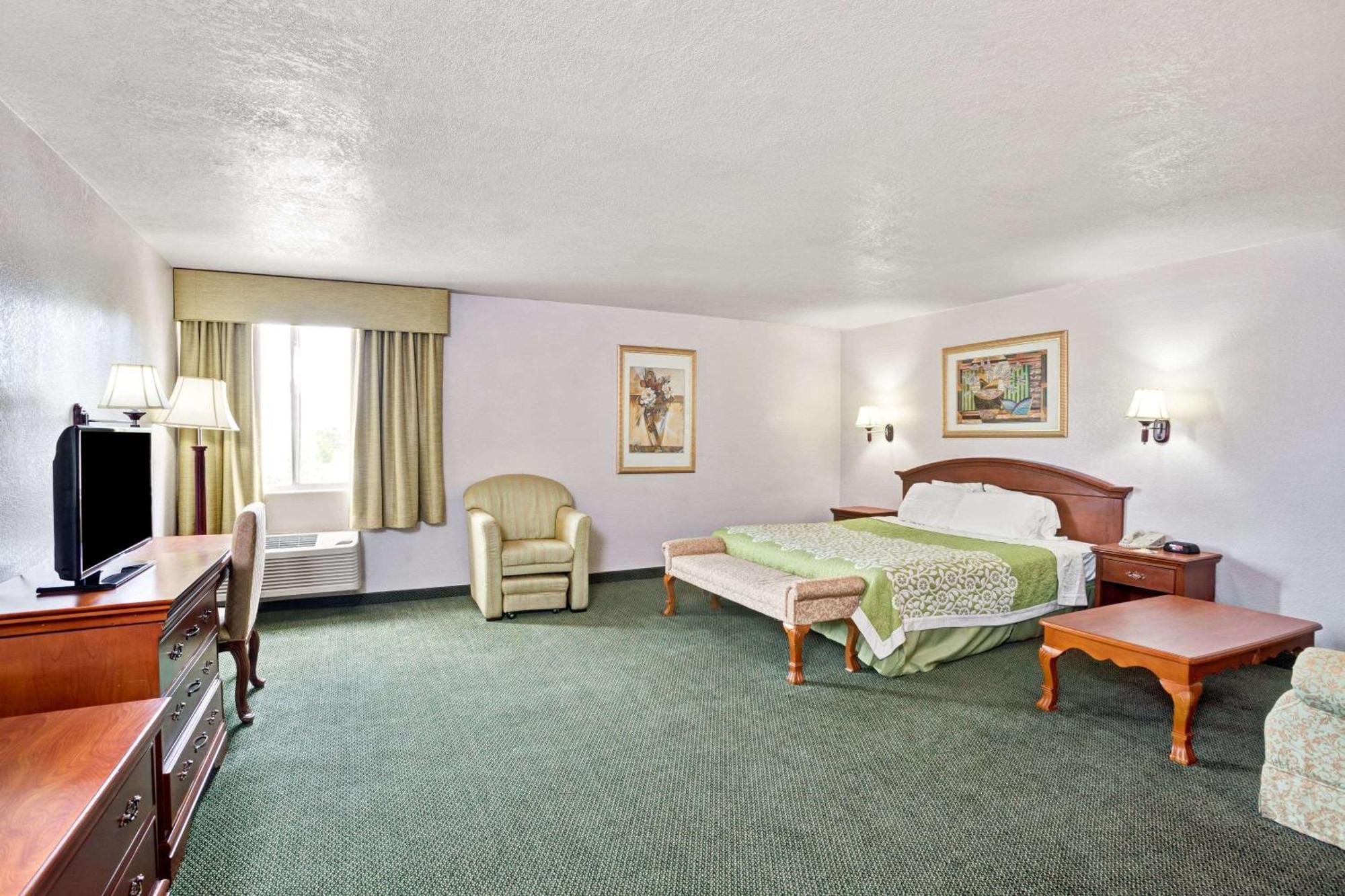 Days Inn & Suites By Wyndham פולרטון מראה חיצוני תמונה